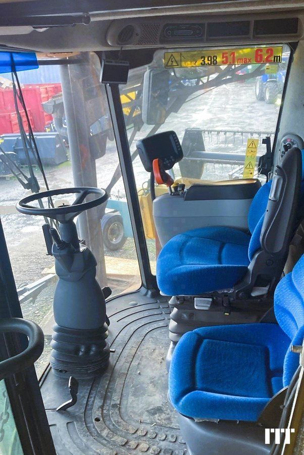 E-FARM: New Holland CX 8090 - Cosechadora - id ZMVECCI - 99.000 € - Año: 2009 - Francia