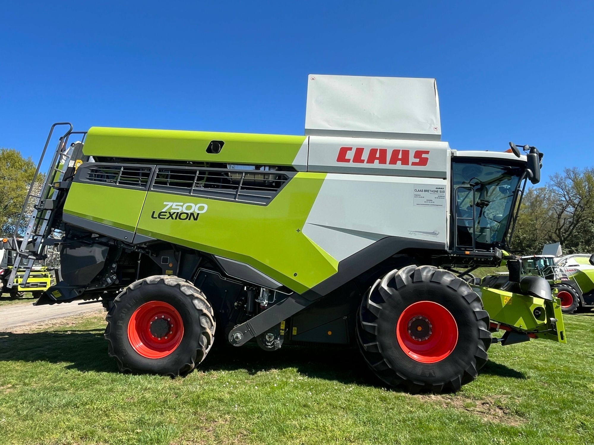 E-FARM: Claas Lexion 7500 - Mähdrescher - id FFSF5VD - 285.000 € - Baujahr: 2022 - Abgelesene Motorstunden: 1.324,Frankreich