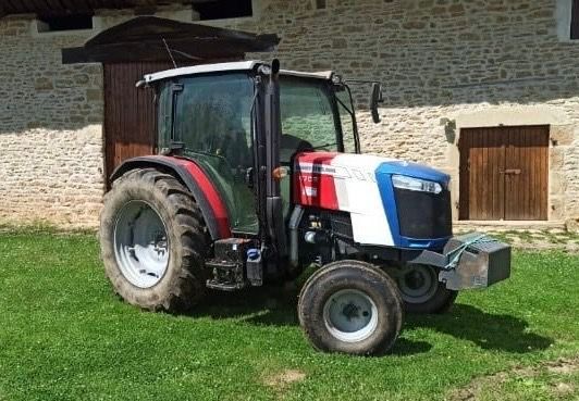 E-FARM: Massey Ferguson 4708 - Traktor - id NUVAABJ - 31.500 € - Baujahr: 2018 - Abgelesene Motorstunden: 600,Motorleistung (PS): 85,Frankreich