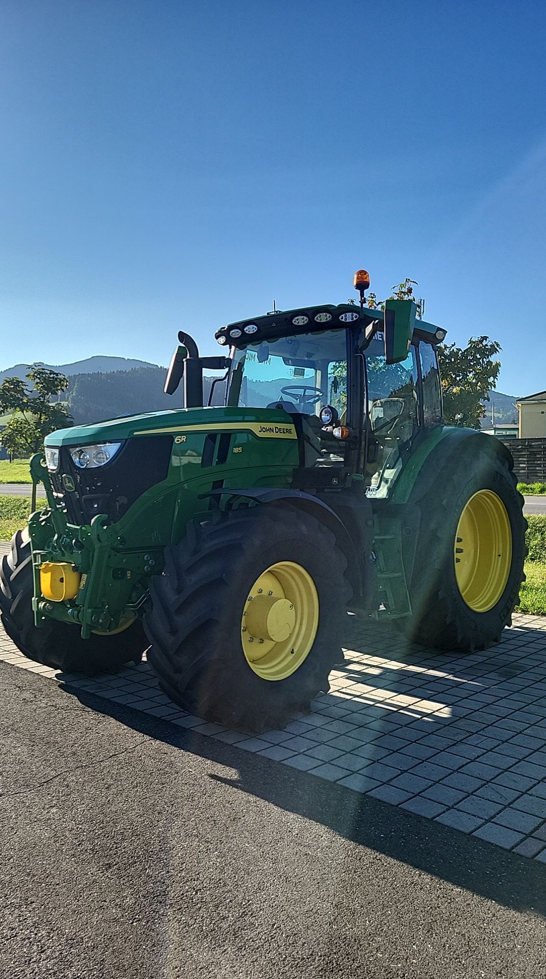 E-FARM: John Deere 6R 185 - Tractor - id 8UABD21 - €155,000 - Year of construction: 2023 - Engine hours: 1,050,Engine power (HP): 185,Austria
