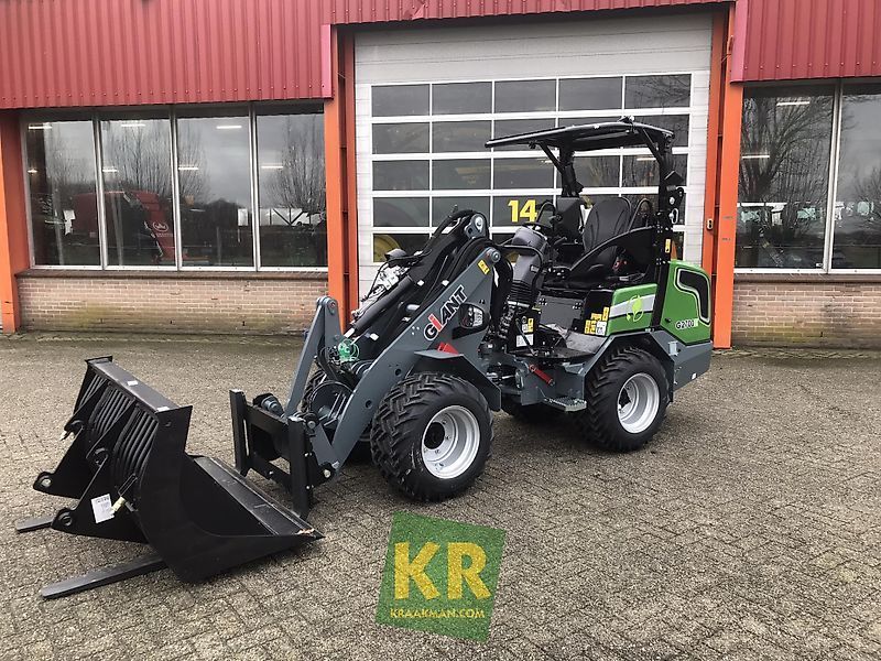 E-FARM: Giant g2700e #28197 - Csúszókerekes rakodógép - id WZHBDUF - Gyártási év: 2024 - Hollandia
