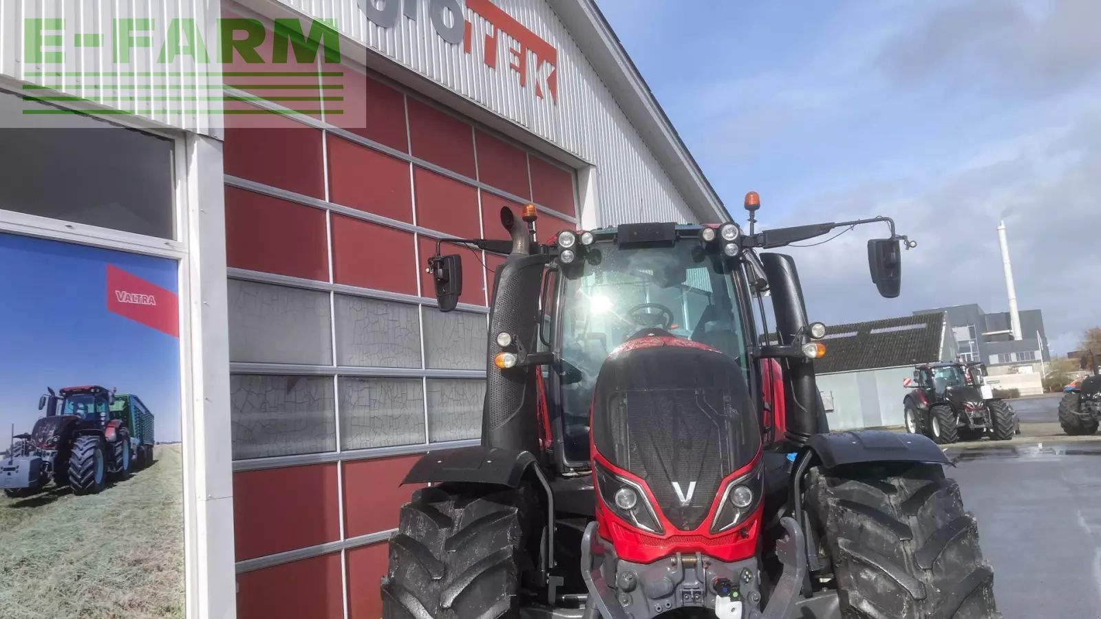 Valtra t214 versu versu Tractor €62,759
