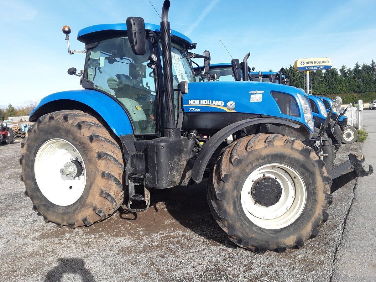 E-FARM: New Holland T7.235 - Tracteur - id LNMEPV2 - Année: 2014 - Lecture du nombre d'heure: 5 200,Puissance du moteur (chevaux): 185,France