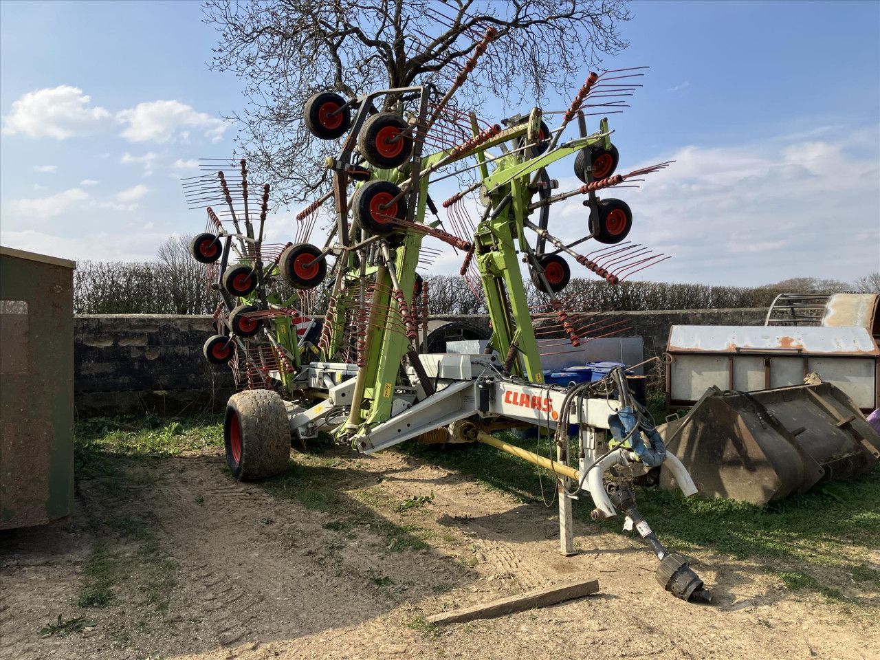 E-FARM: Claas Liner 3500 - Tedder - id VR7JFPA - €16,395 - Year of construction: 2013 - United Kingdom