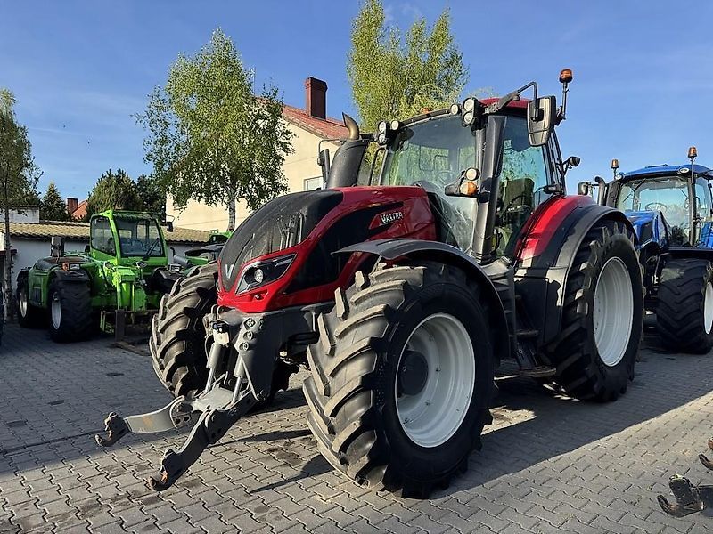 E-FARM: Valtra T234 Versu - Traktor - id TBKDKNM - 59.632 € - Baujahr: 2015 - Abgelesene Motorstunden: 6.300,Motorleistung (PS): 235,Polen