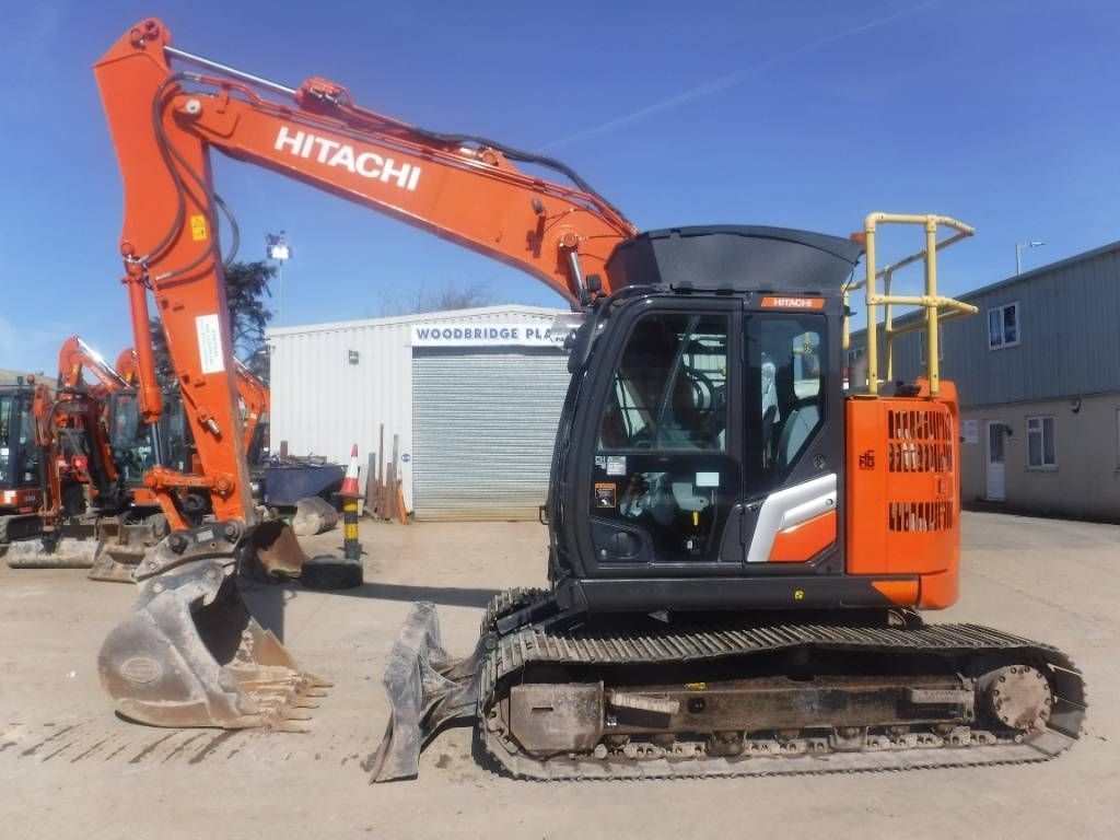 Hitachi zx 135 us bl-7 Excavadora de orugas 71.153 €