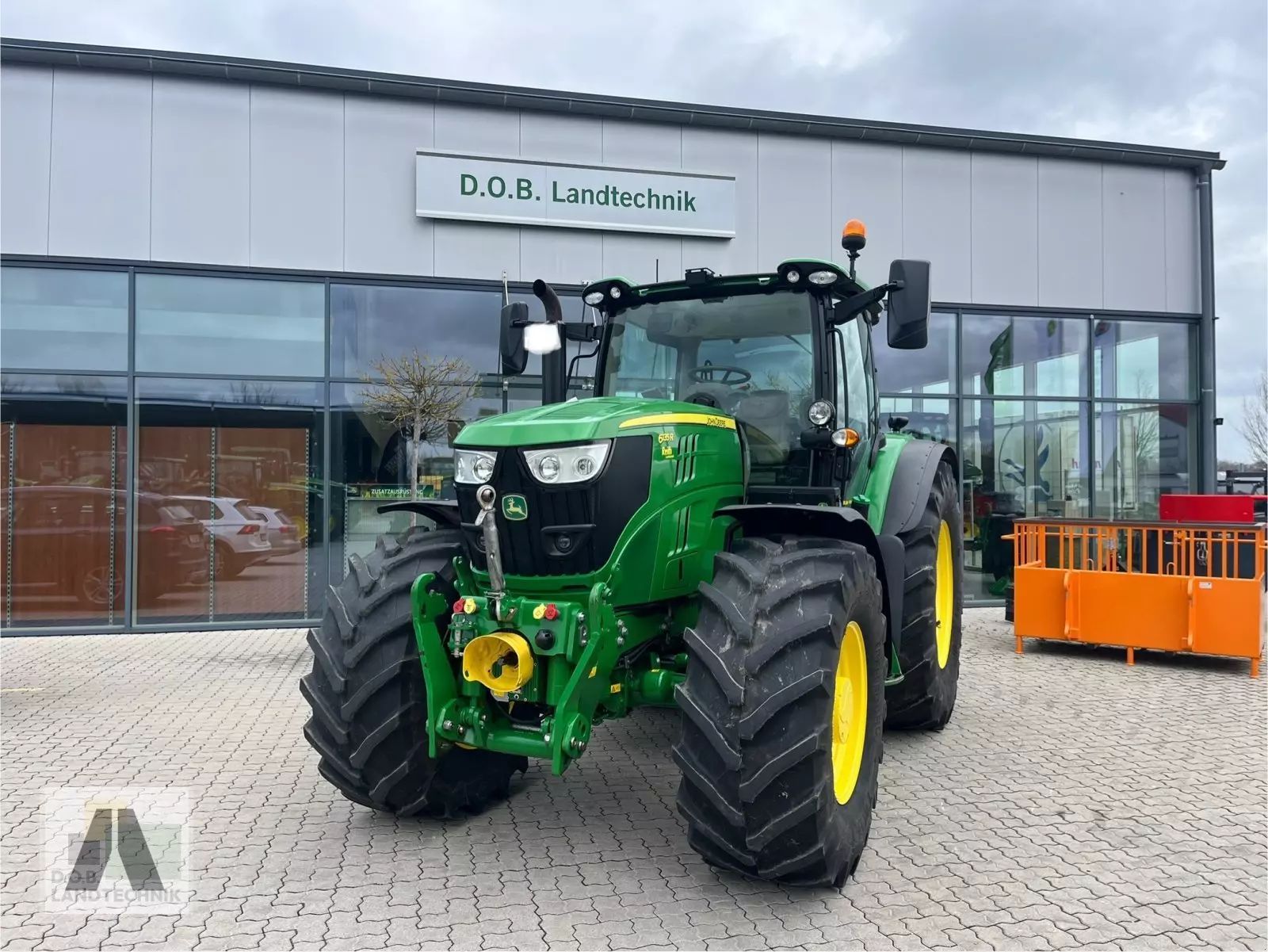 John Deere 6135 R Tractor 109.900 EUR
