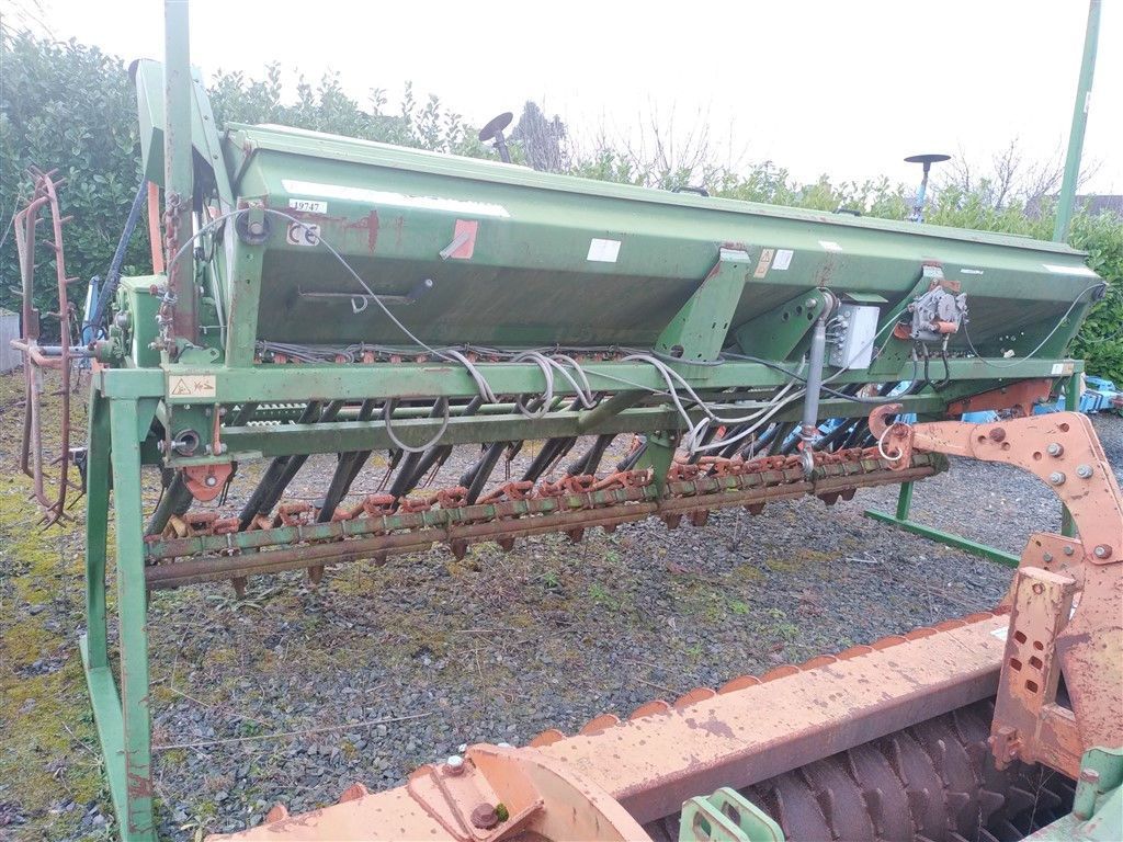 Amazone KE 403 + AD 402 Combinație de semănatoare 5.000 EUR