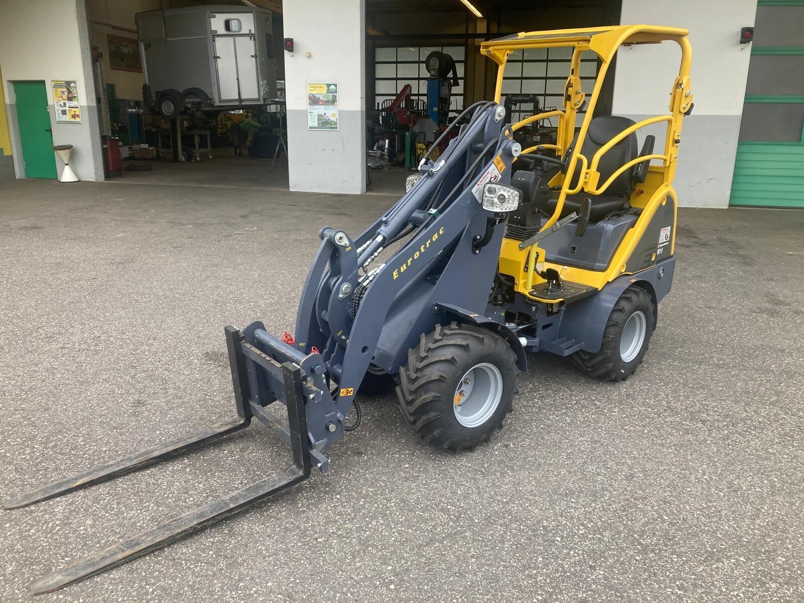 E-FARM: Eurotrac w11 - Колесный погрузчик - id 1TPNICV - 16 584 € - Год выпуска: 2020 - Отработанные часы: 590,Австрия