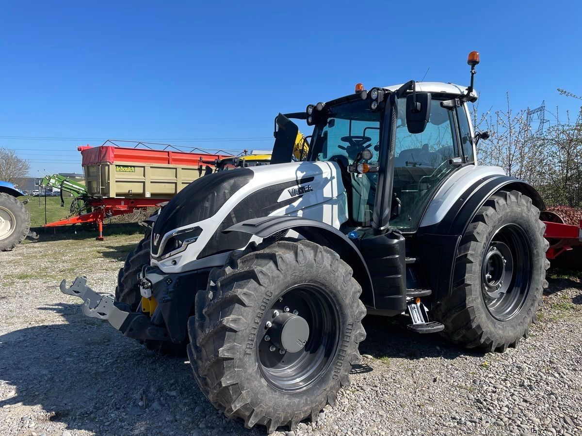 E-FARM: Valtra T215 - Trattore - id HXZXG3K - Anno di costruzione: 2023 - Ore: 10,Potenza del motore: 215,Francia