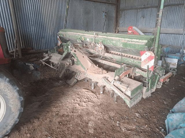 E-FARM: Amazone AD 402 - Semoir - id ZSMJKYC - 4 900 € - Année: 2000 - Puissance du moteur (chevaux): 180,France