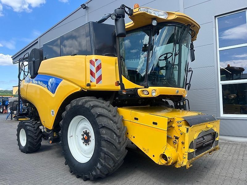E-FARM: New Holland CR 9080 Elevation - Moissoneuse-batteuse - id QMLTIWF - Année: 2011 - Lecture du nombre d'heure: 2 600,Puissance du moteur (chevaux): 435,Allemagne