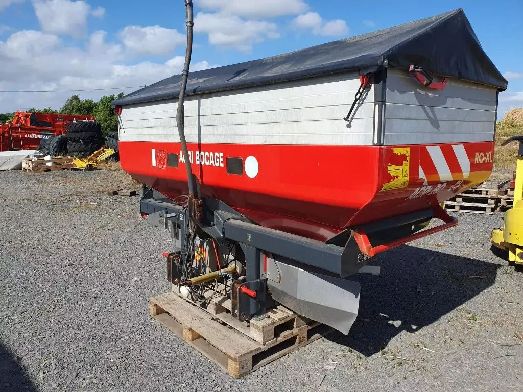 E-FARM: Vicon ro-xl 3200l - Epandeur d'engrais - id 5D1HKJX - 5 800 € - Année: 2010 - France