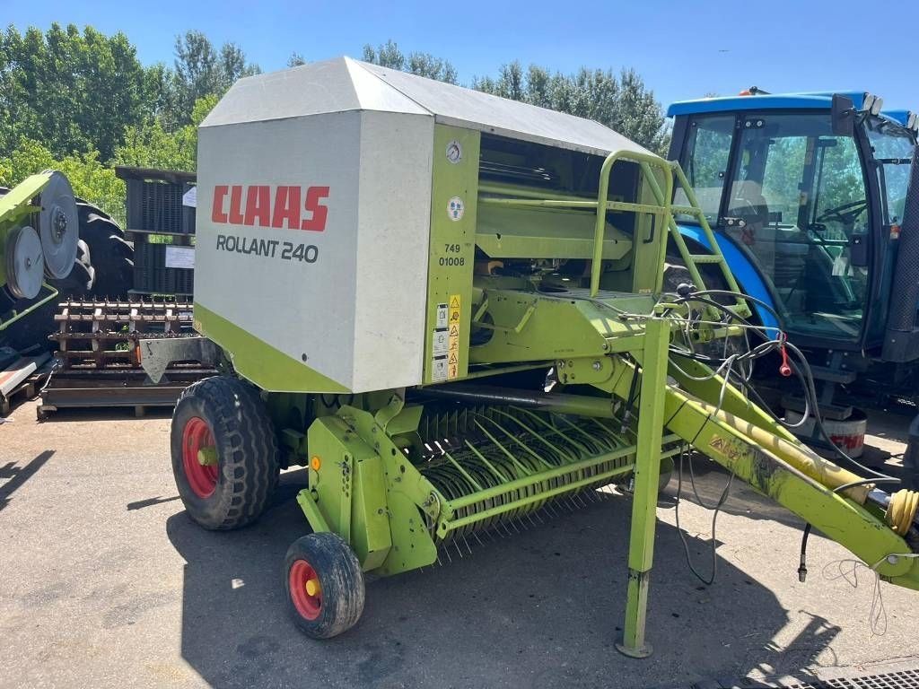 E-FARM: Claas Rollant 240 - Empacadora - id Y5FRLFF - 12.000 € - Año: 2005 - Las balas producidas: 19.000,Italia