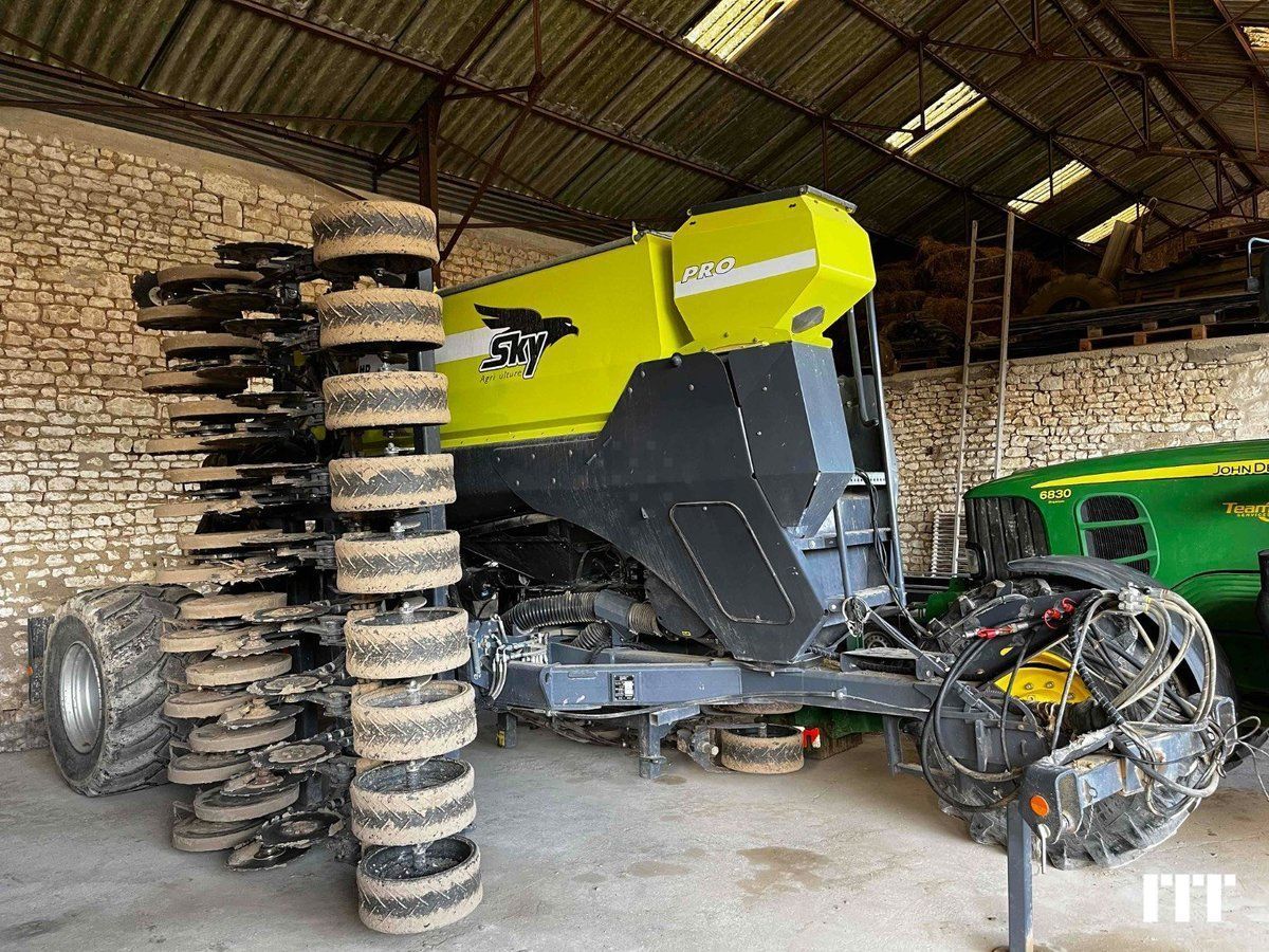 E-FARM: Sky easy drill hd - Direktsaatmaschine - id VRCHXZN - 63.000 € - Baujahr: 2017 - Frankreich