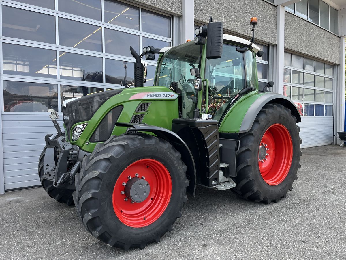 E-FARM: Fendt 720 Vario - Tractor - id YGYYNFR - 90.834 € - Año: 2015 - Horas: 8160,Potencia del motor: 209,Austria