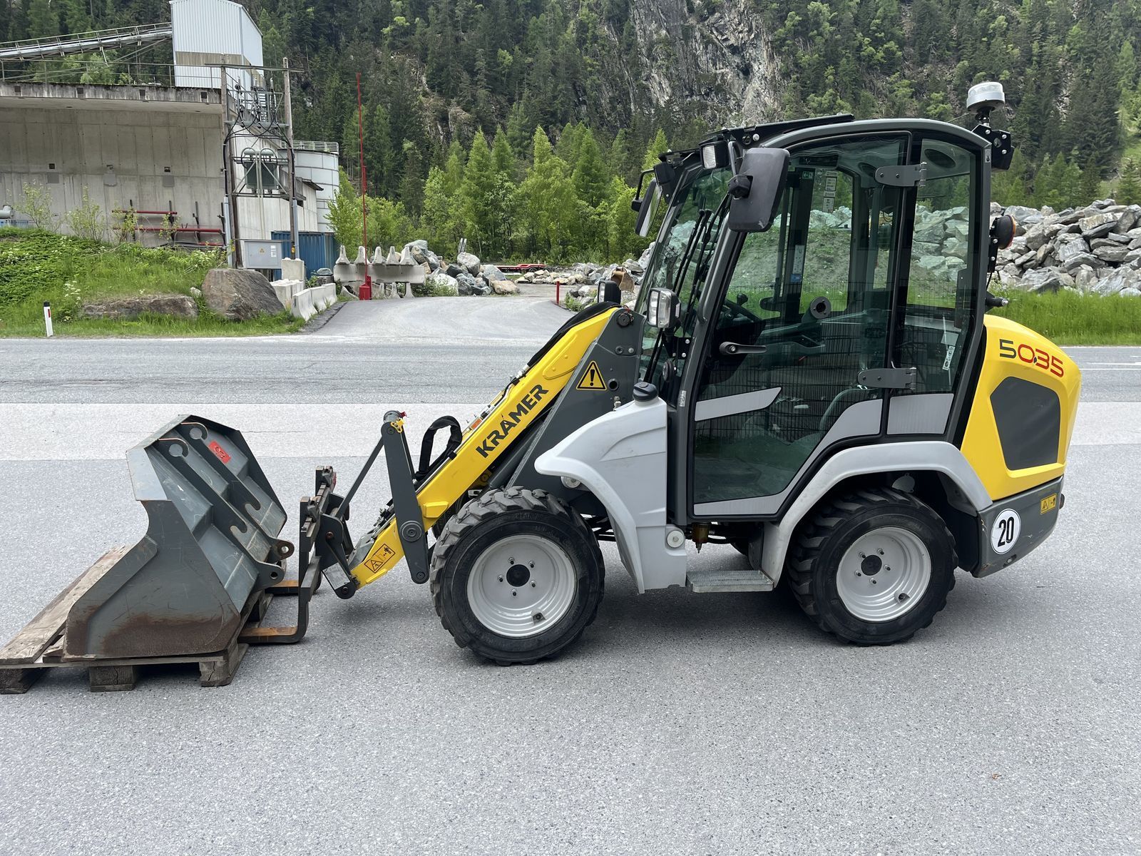 E-FARM: KRAMER 5035 allradlenkung - Chargeuse sur pneus - id KMLWTET - 29 917 € - Année: 2021 - Lecture du nombre d'heure: 660,Puissance du moteur (chevaux): 26,Autriche