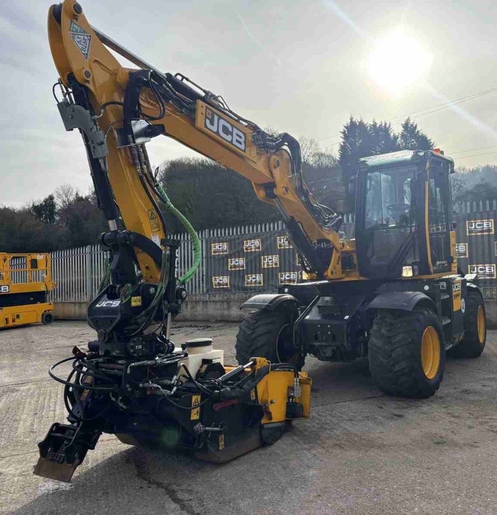 JCB hydradig 110w (pothole pro spec) Excavadora de ruedas 139.878 €