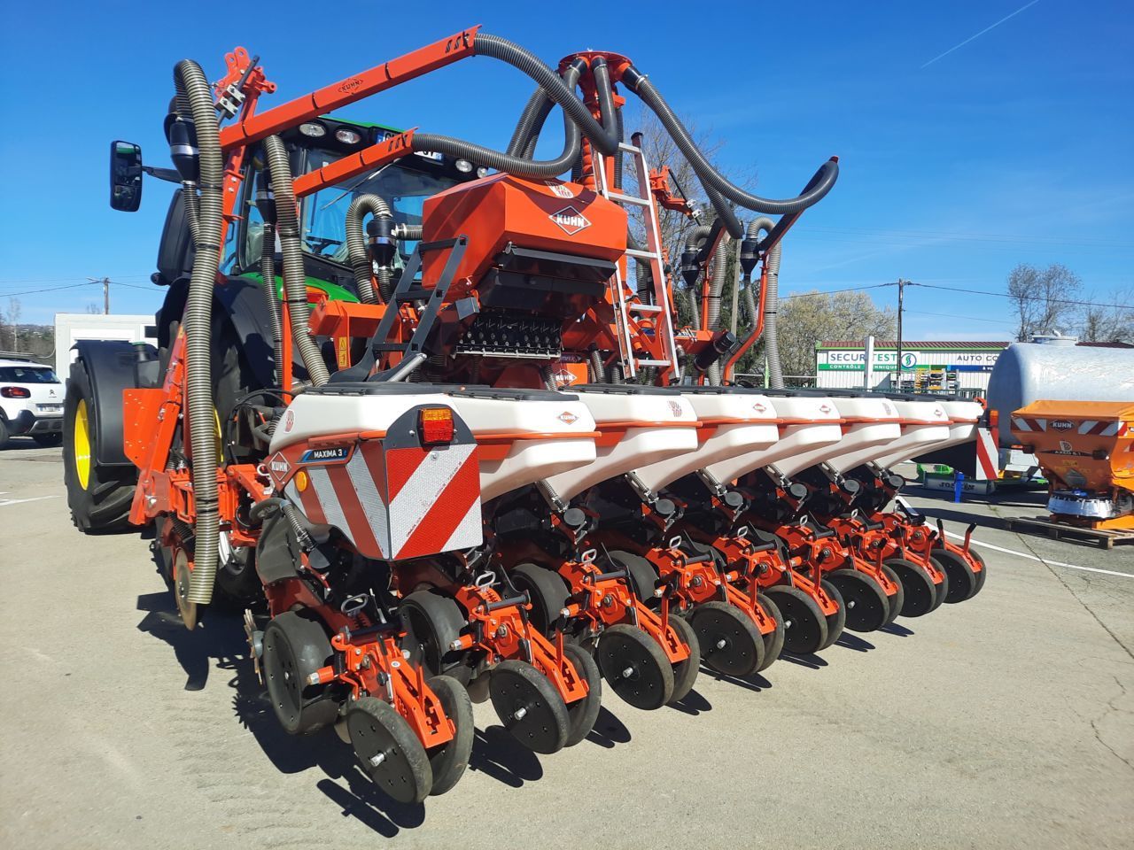 E-FARM: Kuhn Maxima 3 TI-E - Maszyna do siewu punktowego - id P29HQ3D - 69 000 € - Rok produkcji: 2022 - Francja