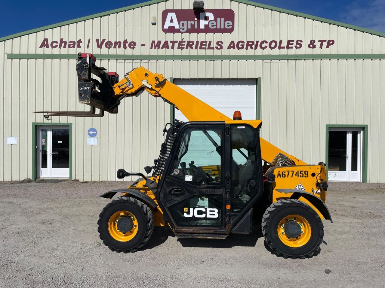 E-FARM: JCB 525-60 - Ładowacz teleskopowy - id N7YBDIW - 34 000 € - Rok produkcji: 2015 - Motogodziny: 2 253,Moc silnika: 75,Francja