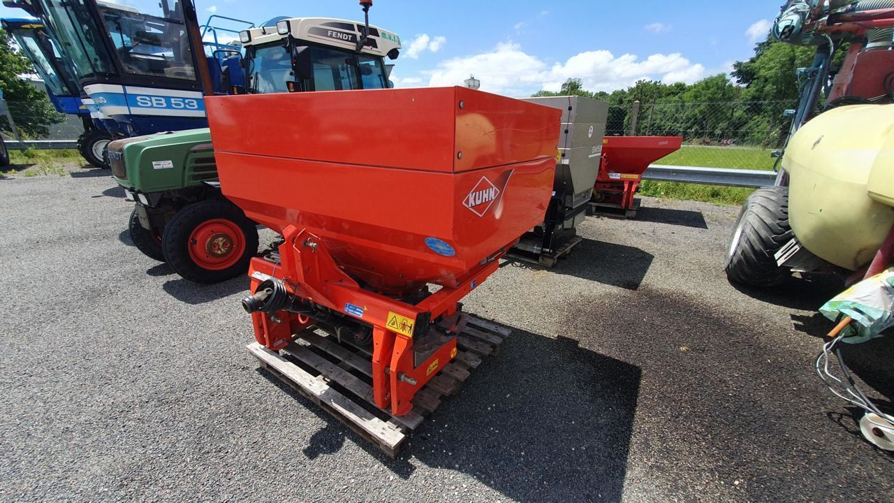 E-FARM: Kuhn mds12.1 - q - Fertiliser spreader - id TZ2BSWX - €5,200 - Year of construction: 2019 - France