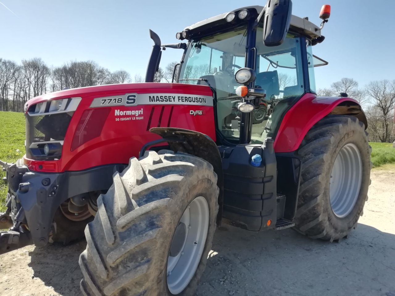 E-FARM: Massey Ferguson 7718S - Tractor - id XPHGKH8 - €85,000 - Year of construction: 2021 - Engine hours: 2,900,Engine power (HP): 180,France