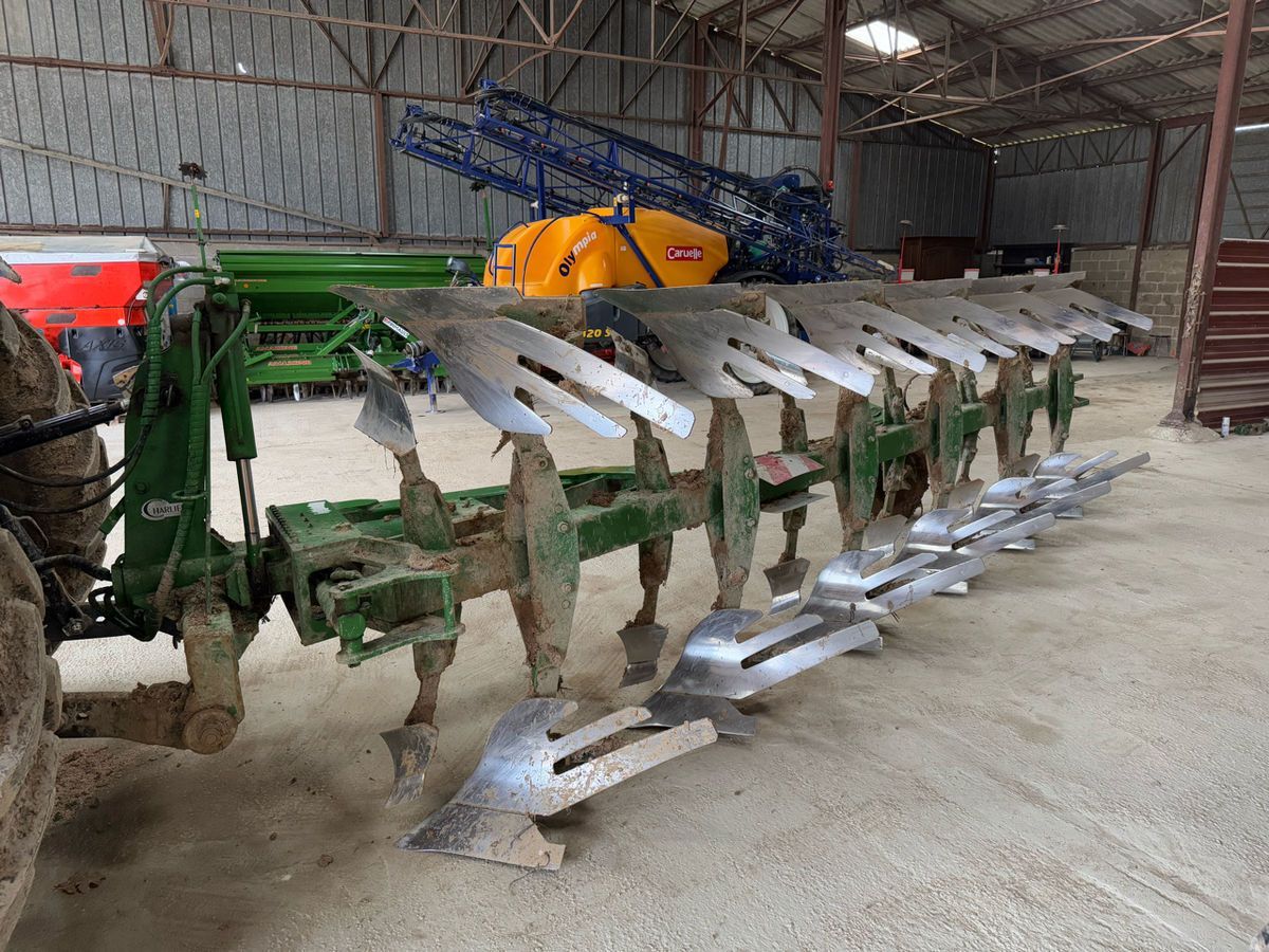 E-FARM: charlier sf 6 (5+1) - Pflug - id MFPCV6D - 15.000 € - Baujahr: 2014 - Frankreich