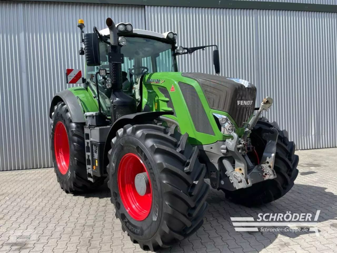 Fendt 828 Vario Profi Plus Tractor €96,885