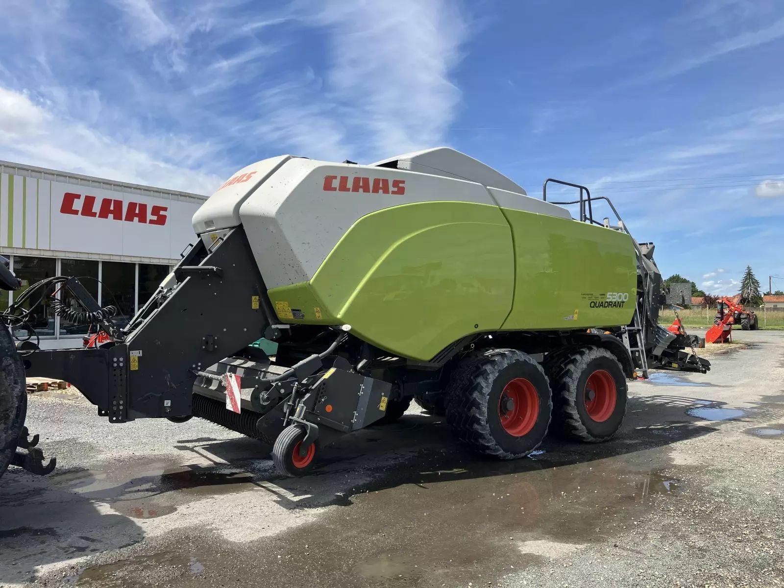 E-FARM: Claas Quadrant 5300 RF - Ballenpresse - id XVJVJIE - 95.000 € - Baujahr: 2021 - Ballenanzahl: 24.910,Frankreich