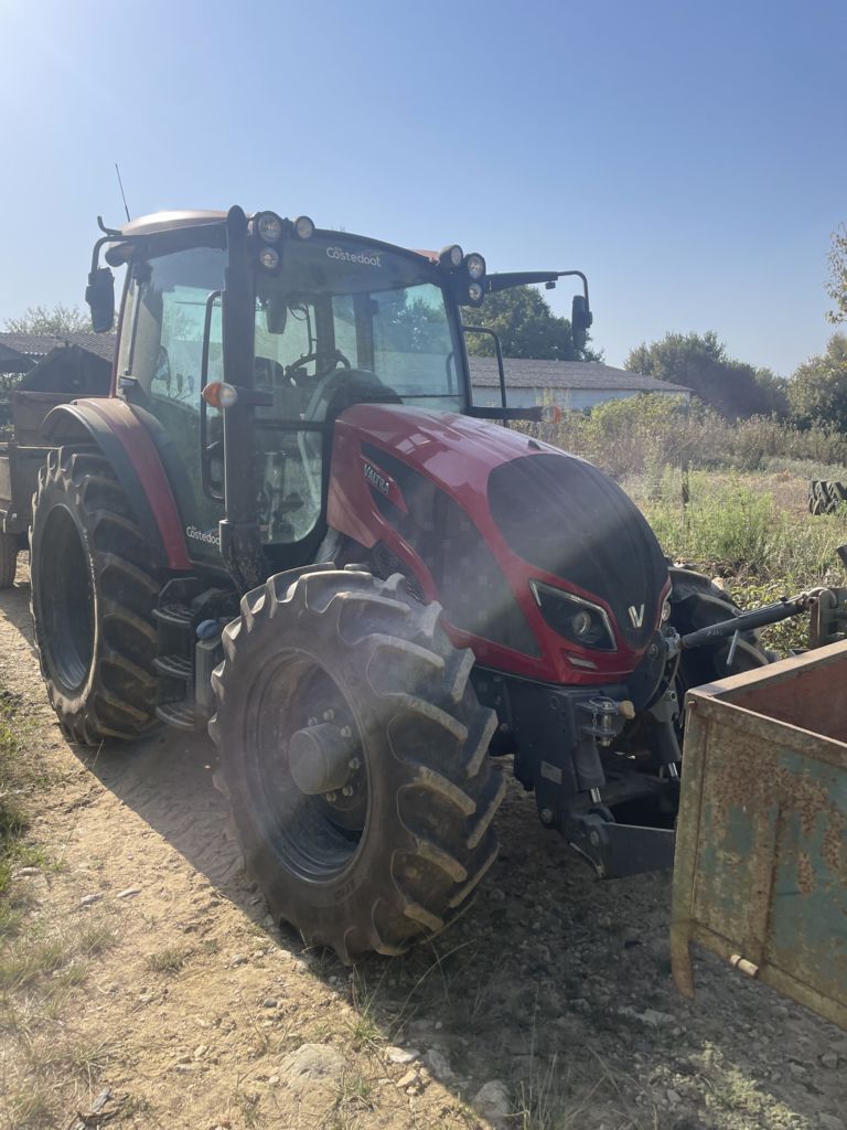 Valtra A114 Tractor €58,000