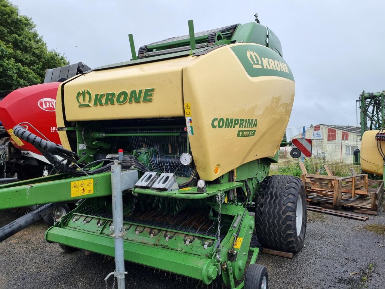 E-FARM: Krone Comprima V 180 XC - Balownica - id PCRHBGW - 27 000 € - Rok produkcji: 2020 - Wyprodukowane bele: 7 150,Francja