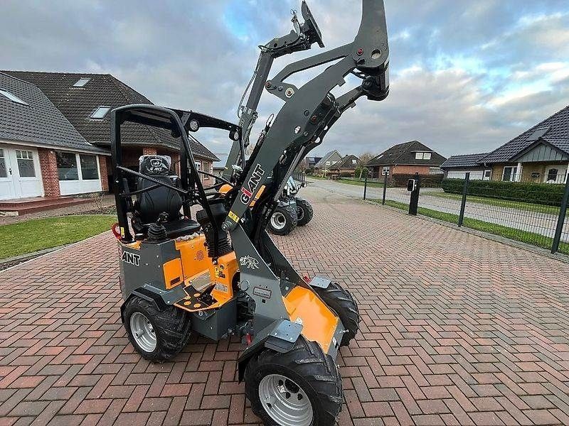 E-FARM: Giant g 1200 - siehe text (am lager) - Csúszókerekes rakodógép - id JGHNLKR - 26 890 EUR - Gyártási év: 2024 - Németország
