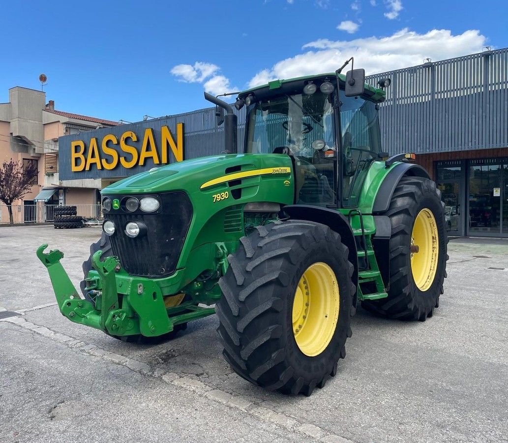John Deere 7930 Traktor