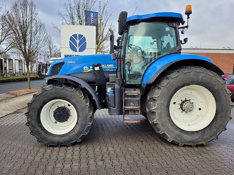 E-FARM: New Holland T7.220 - Tractor - id XVIJTD4 - 75.546 € - Año: 2015 - Horas: 4980,Alemania