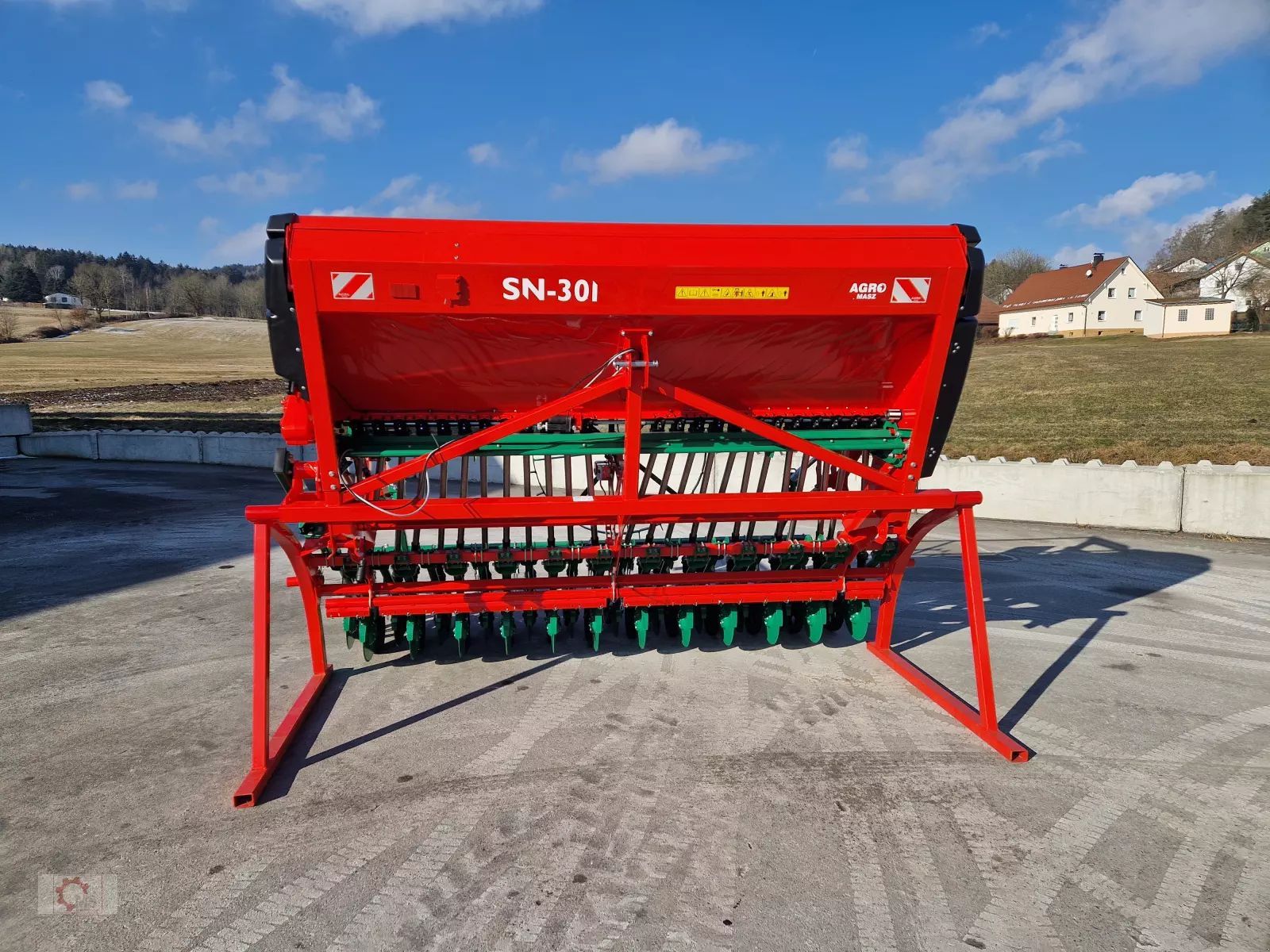 E-FARM: AGRO-MASZ sn 301 aufgebaute sämaschine elektrische fahrgassenschaltung - Taladro - id PLMTHYA - Año: 2025 - Alemania