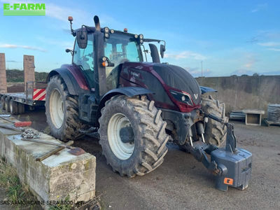 E-FARM: Valtra T214 - Tractor - id NNQPCYP - €90,000 - Year of construction: 2020 - Engine hours: 3,600,Engine power (HP): 215,France