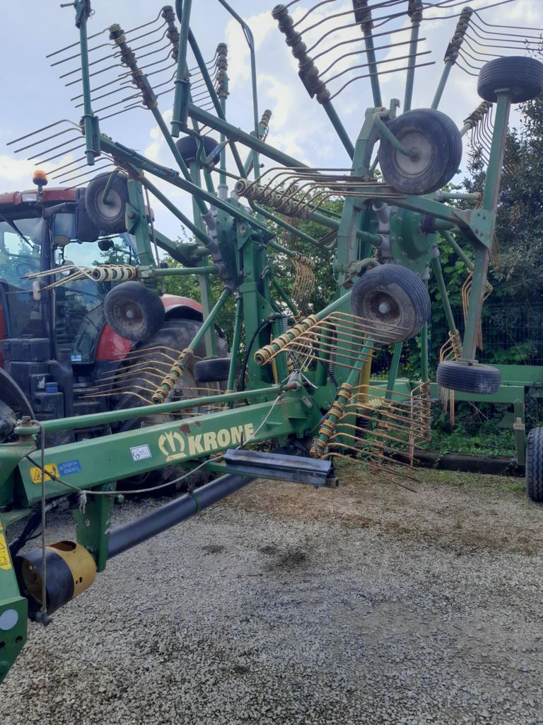 E-FARM: Krone Swadro 800/26 - Karuzelowy przetrząsacz do siana - id 9FDZ6IB - 11 950 € - Rok produkcji: 2014 - Francja