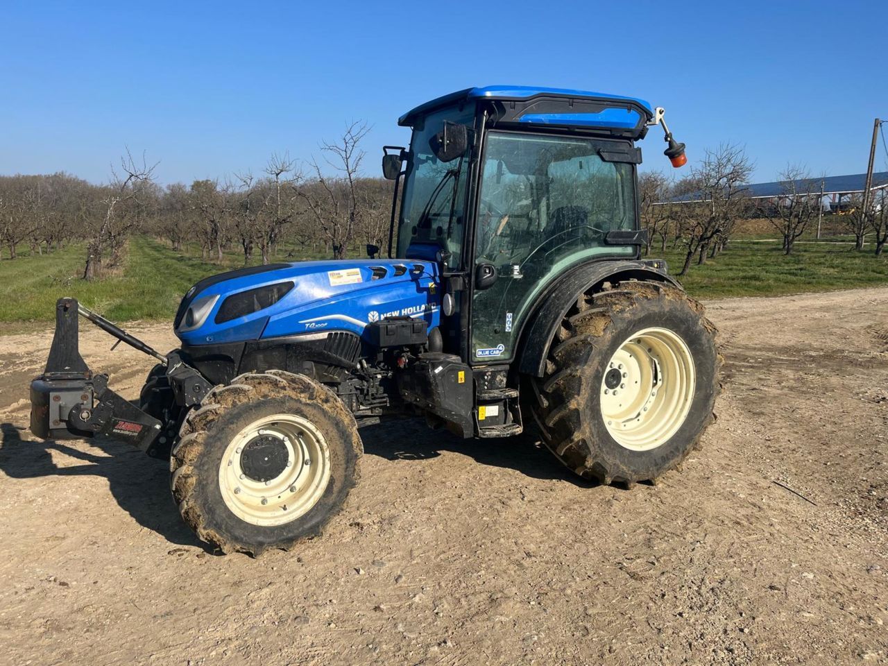 E-FARM: New Holland T4.100 F - Trattore - id TMRLGAI - 59.000 € - Anno di costruzione: 2023 - Ore: 1.200,Potenza del motore: 100,Francia
