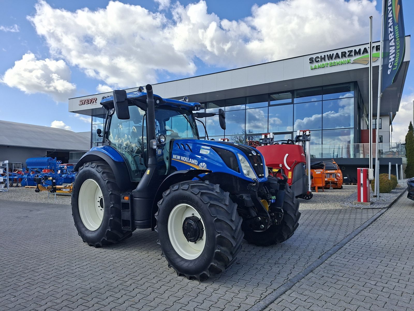 New Holland T6.145 Tractor €82,084