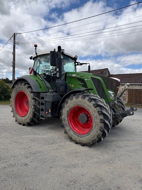Fendt 824 Vario Profi Plus Tractor €155,000