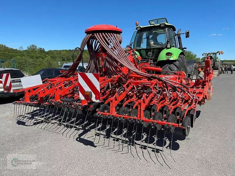 E-FARM: Kuhn drillkombi btf 5000 r mit fronttank und kreiselegge - Semoir - id 11VWG25 - 51 500 € - Année: 2021 - Allemagne