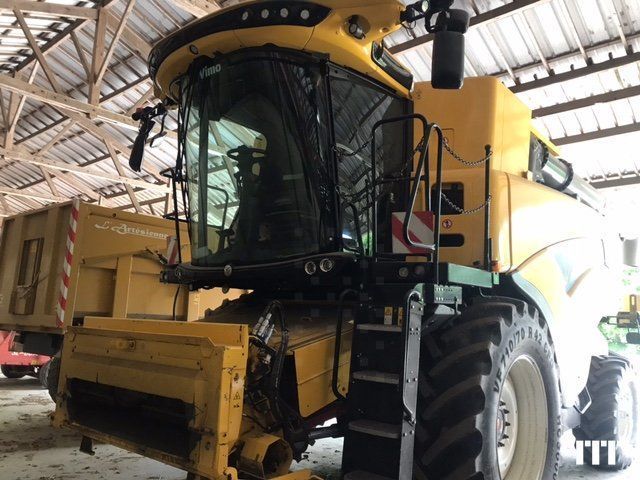 E-FARM: New Holland cx 8.70 - Cosechadora - id VFLJBAQ - 270.000 € - Año: 2023 - Horas: 276,Francia