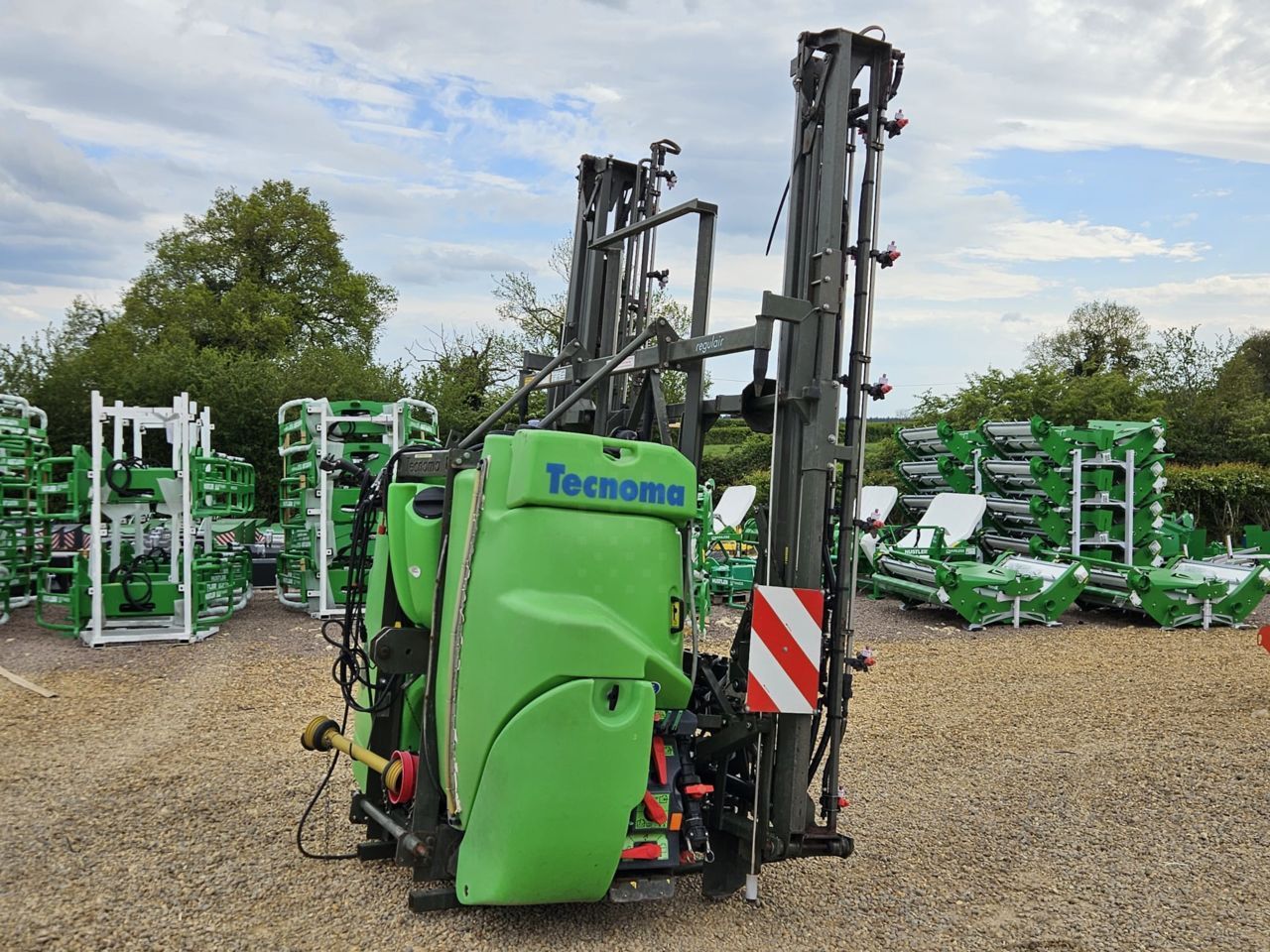 Tecnoma xenis, 1200ltr, 18 metre mounted sprayer, 2013 hydraulic folding booms Pulverizador 6874 €