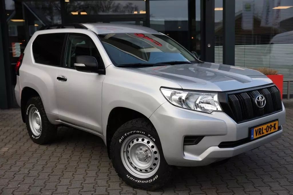 TOYOTA land cruiser 150 2.8 d-4d 3drs comfort a/t van Vehículo de motor 39.995 €