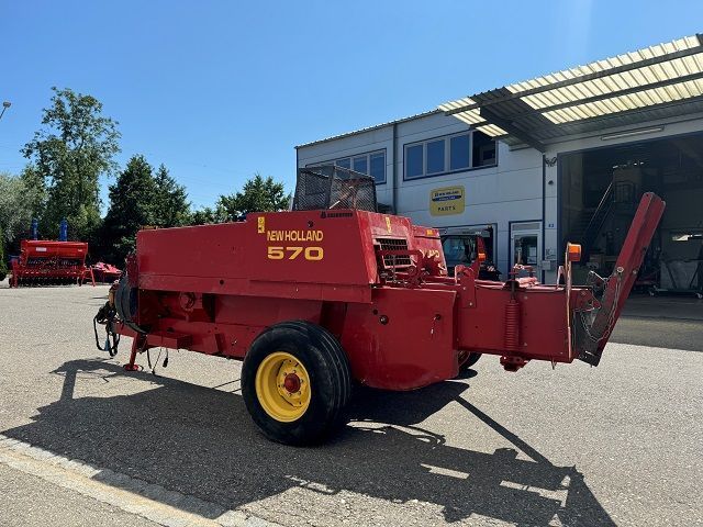 E-FARM: New Holland 570 - Presse à balles - id LUB7NNS - 6 840 € - Année: 2000 - Suisse