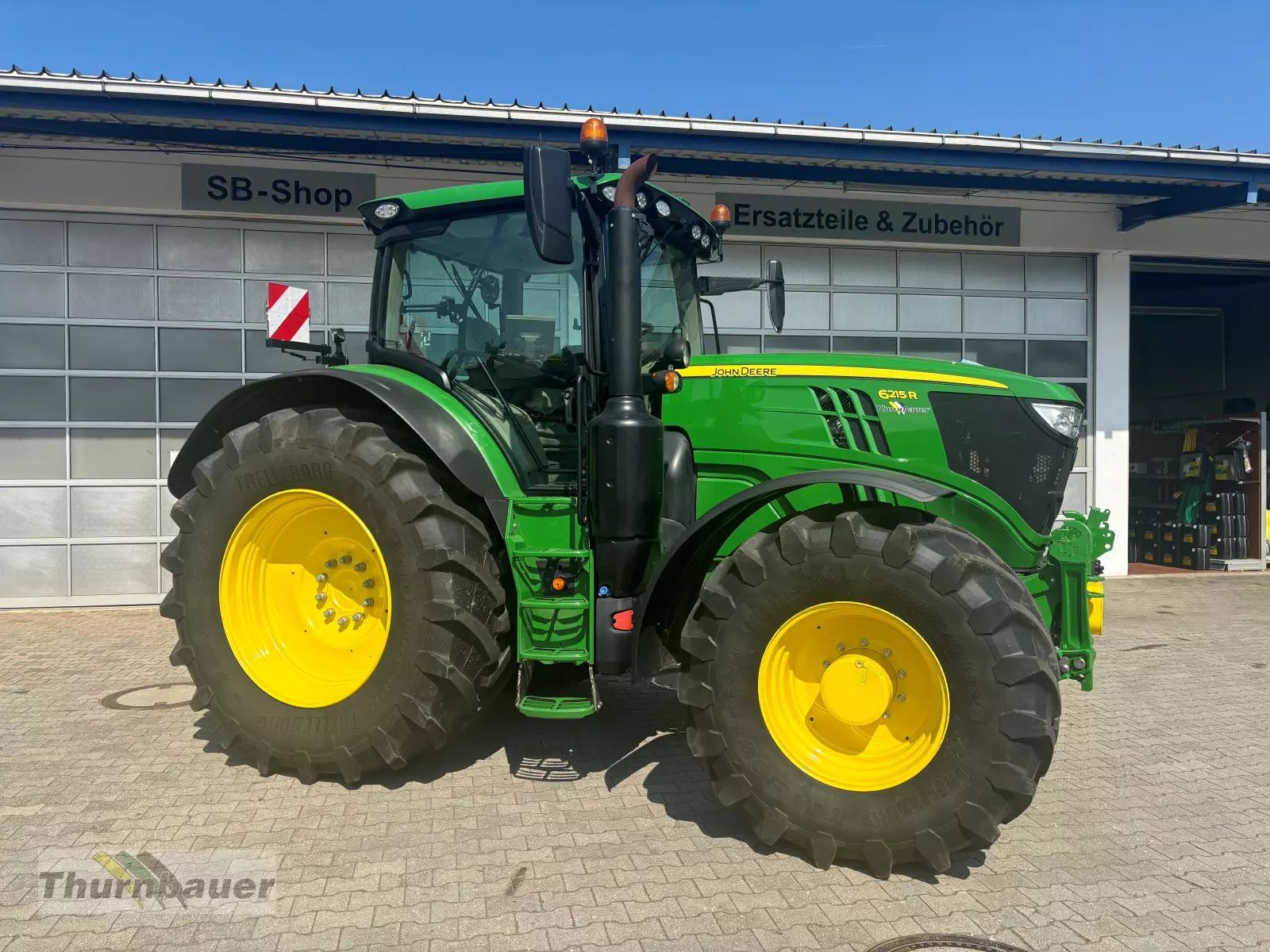 E-FARM: John Deere 6215 R - Traktor - id MUVNDCH - Baujahr: 2022 - Abgelesene Motorstunden: 2.179,Motorleistung (PS): 255,Deutschland