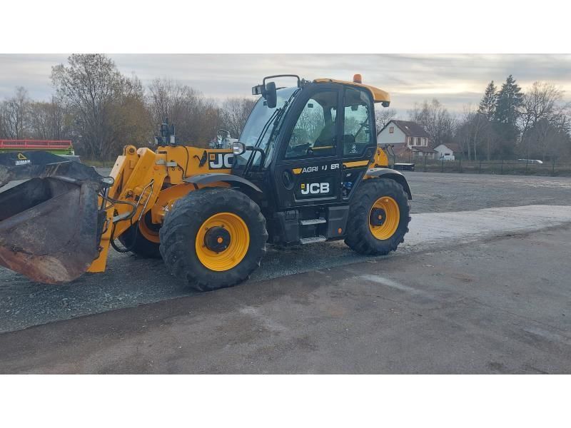 E-FARM: JCB 532 70 - Teleszkópos rakodó - id EFFJLXB - 78 000 EUR - Gyártási év: 2020 - Üzemóra (motor): 2500,Motor teljesítménye (LE): 125,Franciaország