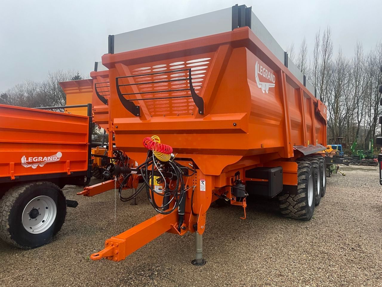 E-FARM: Legrand s320 - Benne - id WMXHCIY - Année: 2024 - France