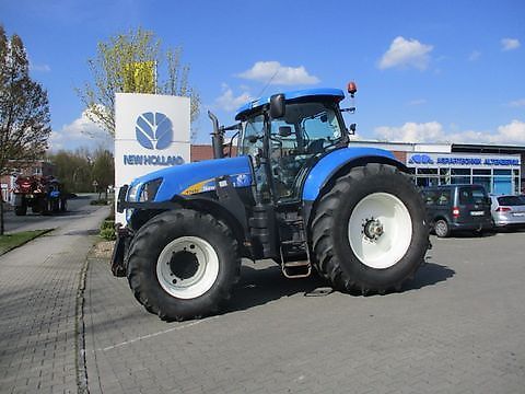 E-FARM: New Holland T7050 PC - Trattore - id GM7RGWL - 49.496 € - Anno di costruzione: 2009 - Ore: 7.780,Potenza del motore: 197,Germania