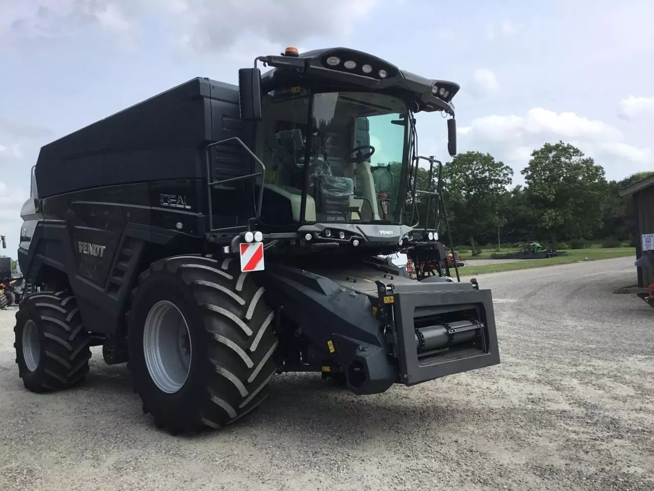 E-FARM: Fendt Ideal 7 - Combine harvester - id TDUTVYE - €348,325 - Year of construction: 2023 - Engine power (HP): 483,Denmark